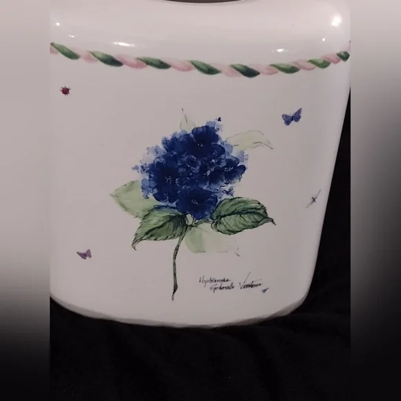 Tissue holder - Picture 4 of 11